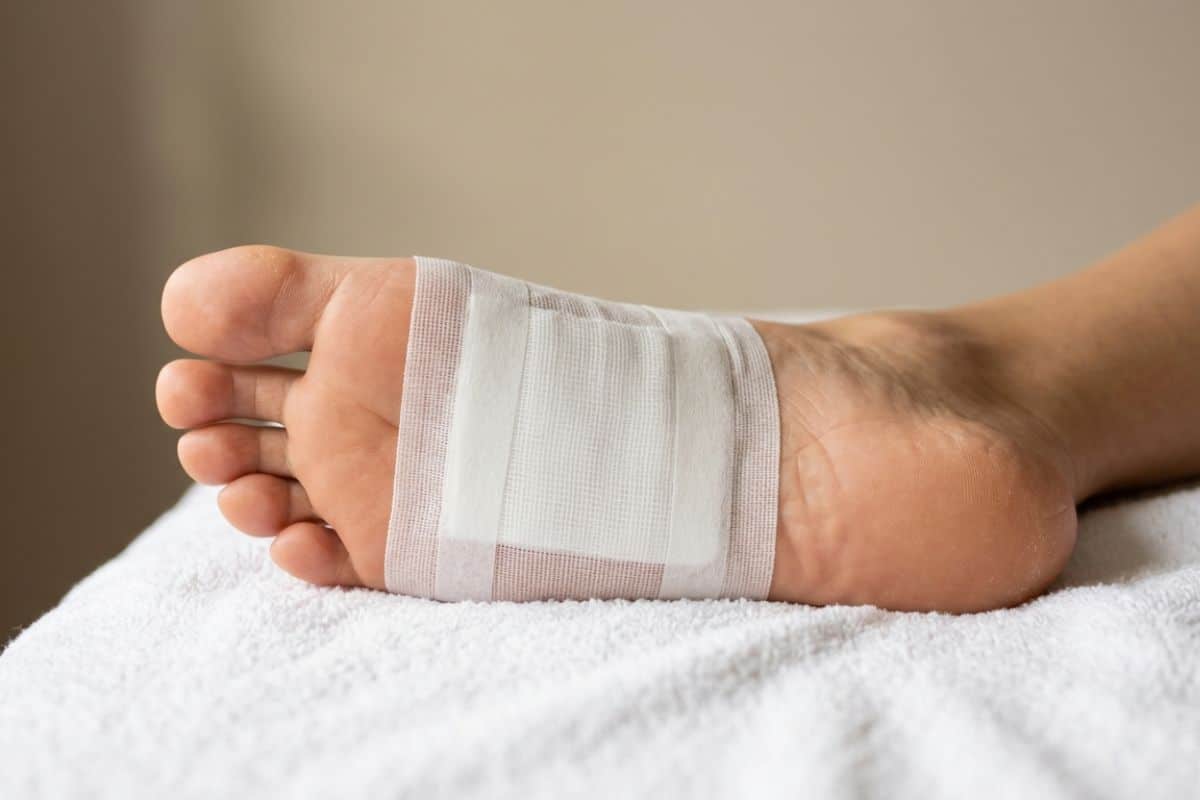 how to keep a foot wound from getting infected